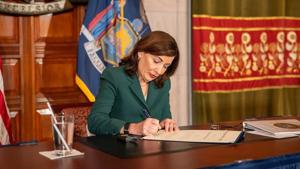 Hochul weighs AI regulations as Trump sets federal rules